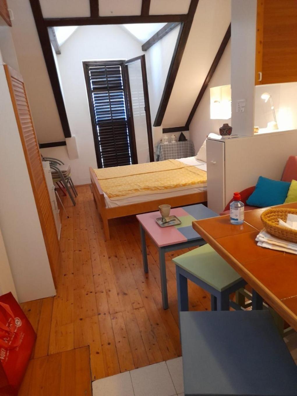 Apartment Danka - Affordable And At The Beach Brist Ngoại thất bức ảnh